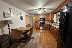 1 Estate Dr, Centralia, IL 62801 - Photo 10