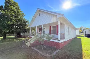 123 W College St, Harrisburg, IL 62946 - Photo 2