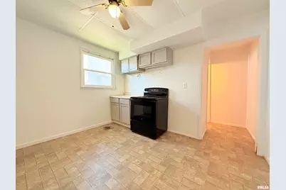 123 W College Street, Harrisburg, IL 62946 - Photo 8