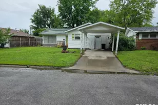 516 Frederick St, Herrin, IL 62948 - Photo 2