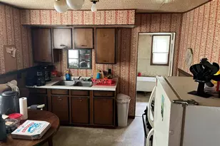 404 N Beech St, Centralia, IL 62801 - Photo 10