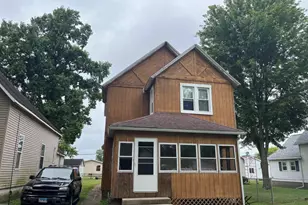 404 N Beech St, Centralia, IL 62801 - Photo 2