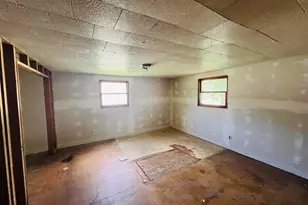 2417 1st St, Eldorado, IL 62930 - Photo 14