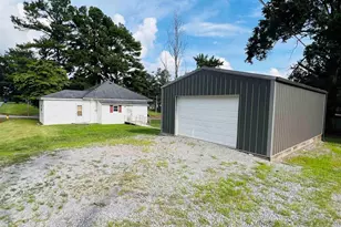 2417 1st St, Eldorado, IL 62930 - Photo 18