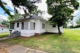 2417 1st St, Eldorado, IL 62930 - Photo 2