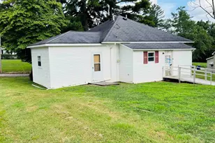 2417 1st St, Eldorado, IL 62930 - Photo 4