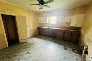 2417 1st St, Eldorado, IL 62930 - Photo 8