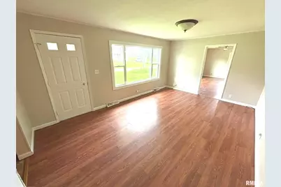 145 Hickory, Salem, IL 62881 - Photo 2