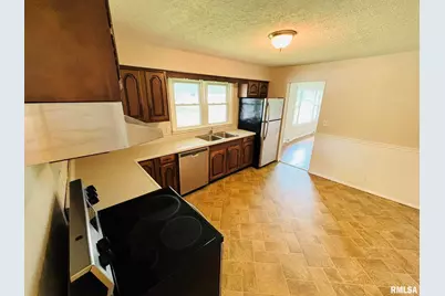 145 Hickory, Salem, IL 62881 - Photo 8