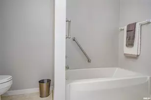 111 Hawthorn Estates Rd, Salem, IL 62881 - Photo 18