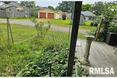 614 W College St Street, Harrisburg, IL 62946 - Photo 4