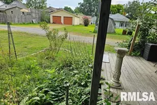 614 W College St St, Harrisburg, IL 62946 - Photo 4