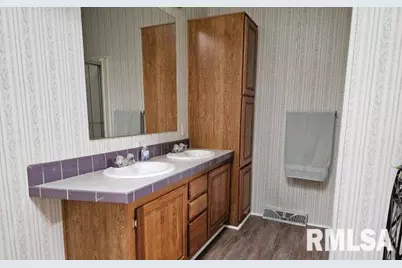 614 W College St Street, Harrisburg, IL 62946 - Photo 16