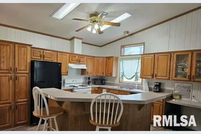 614 W College St Street, Harrisburg, IL 62946 - Photo 10