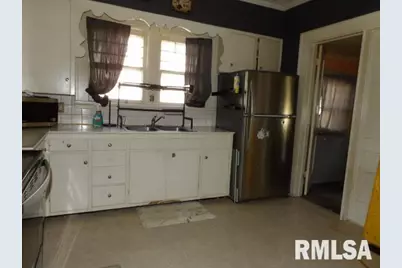 210 W Lincoln Street, Harrisburg, IL 62946 - Photo 8