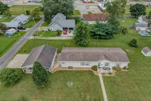 1111 S Jefferson St, Salem, IL 62881 - Photo 1