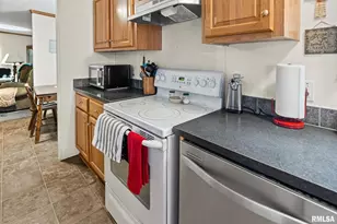 1111 S Jefferson St, Salem, IL 62881 - Photo 12