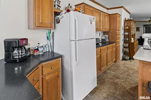 1111 S Jefferson St, Salem, IL 62881 - Photo 10