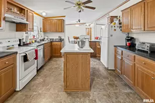 1111 S Jefferson St, Salem, IL 62881 - Photo 8