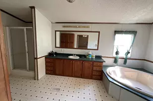 7106 Krutsinger Rd, Kinmundy, IL 62854 - Photo 12