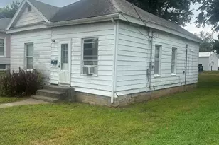 204 E Chester St, Pinckneyville, IL 62274 - Photo 2