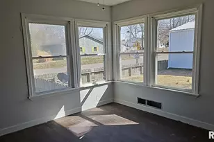 200 W Delaware St, Fairfield, IL 62837 - Photo 16