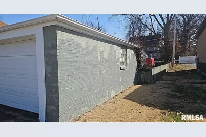 200 W Delaware Street, Fairfield, IL 62837 - Photo 4