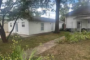 906 Belle Ave, Pinckneyville, IL 62274 - Photo 2