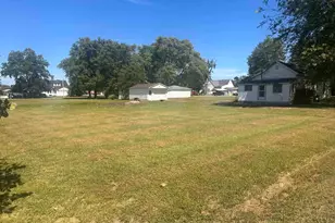 307 S Cherry St, Iuka, IL 62849 - Photo 4