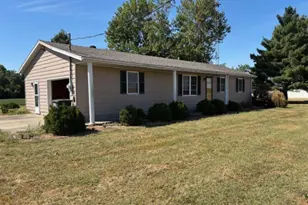 962 Red Stripe Rd Rd, Sandoval, IL 62882 - Photo 2