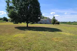 16035 Caplinger Pond Rd, Marion, IL 62959 - Photo 2