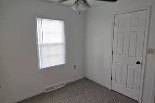 505 S 2nd St, Marion, IL 62959 - Photo 12