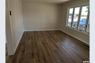 515 S 6th Street, Earlville, IL 62932 - Photo 2