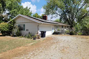 1133 W Boone St, Salem, IL 62881 - Photo 2