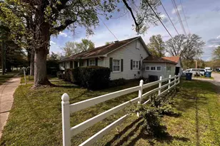810 E 7th St, Centralia, IL 62801 - Photo 4