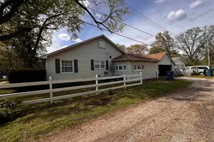 810 E 7th St, Centralia, IL 62801 - Photo 6