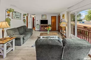 17 Crestwood Dr, Centralia, IL 62801 - Photo 8