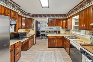 17 Crestwood Dr, Centralia, IL 62801 - Photo 10