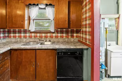 721 W Whittaker Street, Salem, IL 62881 - Photo 16