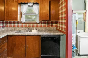 721 W Whittaker St, Salem, IL 62881 - Photo 16