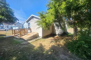 718 W Water St, Pinckneyville, IL 62274 - Photo 4