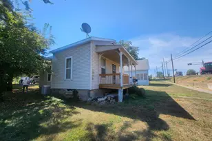 718 W Water St, Pinckneyville, IL 62274 - Photo 2