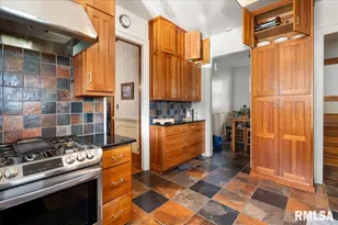 216 W Poplar St, Harrisburg, IL 62946 - Photo 6