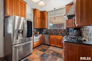 216 W Poplar St, Harrisburg, IL 62946 - Photo 4