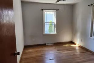 510 N Main St, Chicago, IL 62898 - Photo 16