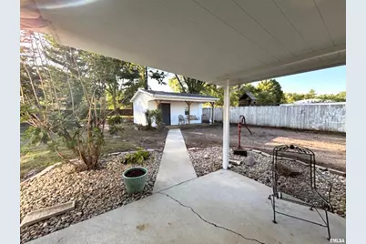 2633 S Broadway Avenue, Salem, IL 62881 - Photo 6