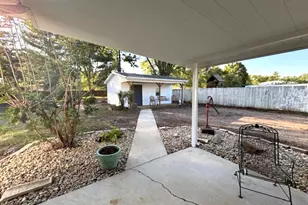 2633 S Broadway Ave, Salem, IL 62881 - Photo 6