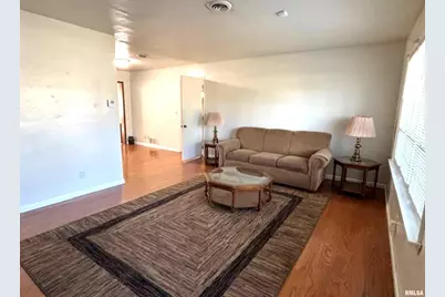 2633 S Broadway Avenue, Salem, IL 62881 - Photo 8