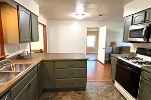 2633 S Broadway Ave, Salem, IL 62881 - Photo 14