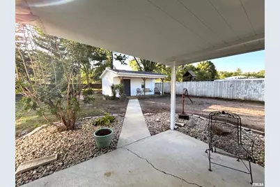 2633 S Broadway Avenue, Salem, IL 62881 - Photo 6